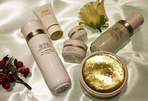 秋季化妝品節(jié)盛典來(lái)襲！多重福利搶先鎖定，專(zhuān)屬代金券手慢即無(wú)